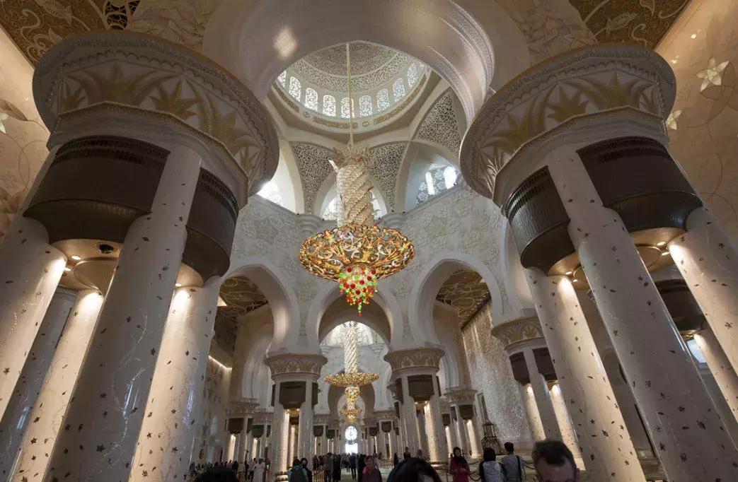 阿布扎比惊艳的地方,阿布扎比非凡之旅