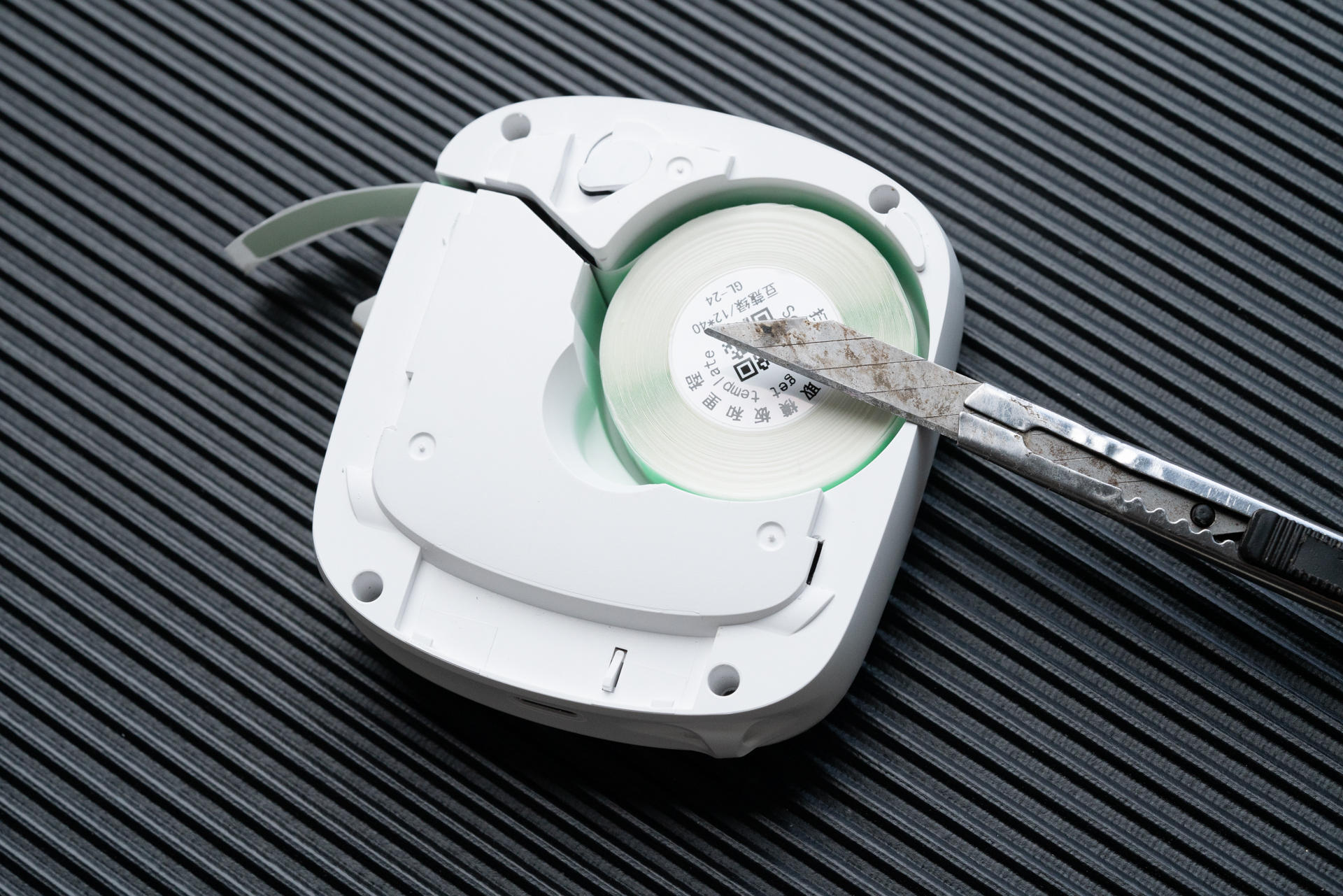 汉印hprtq2标签打印机装纸教程,汉印便携式小标签打印机使用方法