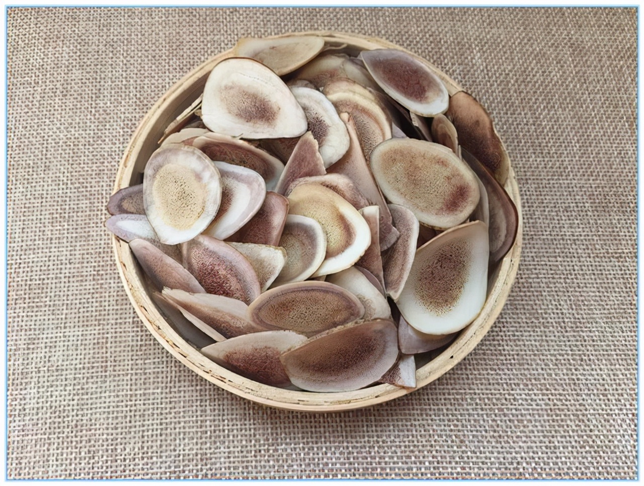 鹿角会自然脱落为什么还要割鹿角,你知道为啥只割鹿茸不捡鹿角