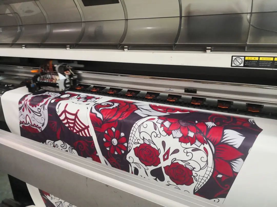 义乌老板研发“闪瞎眼”的打*裤底**，月销2万件，供不应求