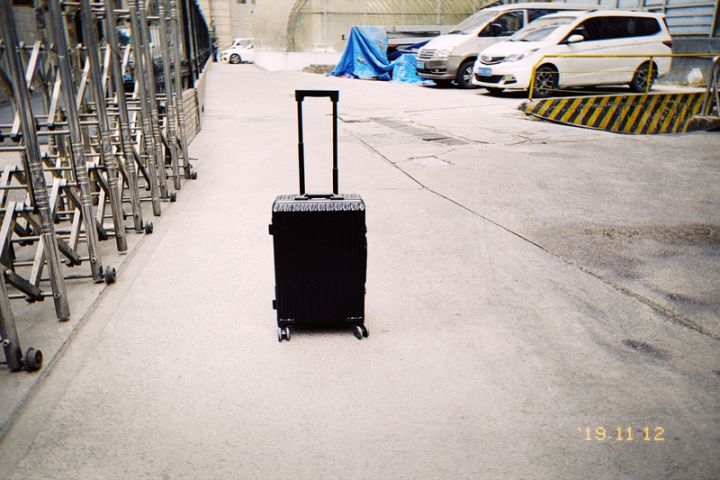 小型轻便指纹锁行李箱,便捷功能行李箱