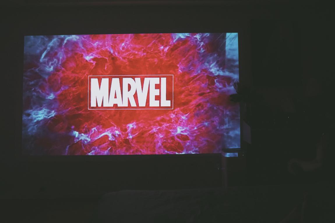 坚果微果迷你投影,世界上最大的触屏手机