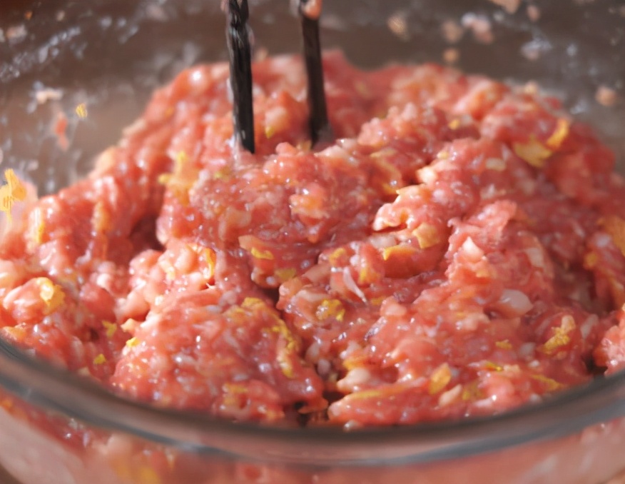 怎样调肉馅才会鲜嫩多汁,调肉馅的调料配方