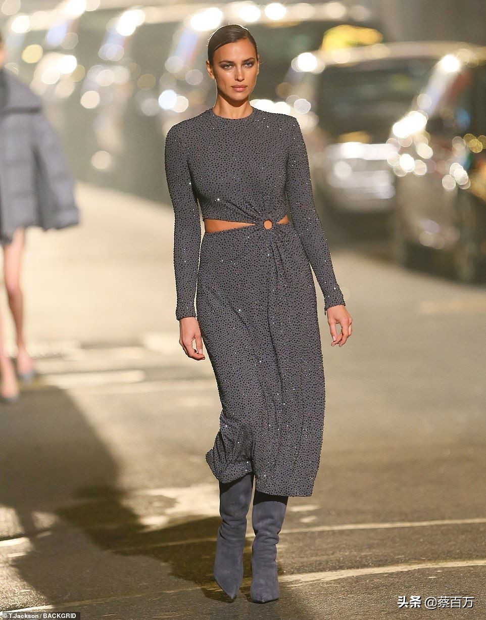 贝拉哈迪德伊莲娜走秀,伊莲娜贝拉三人走秀