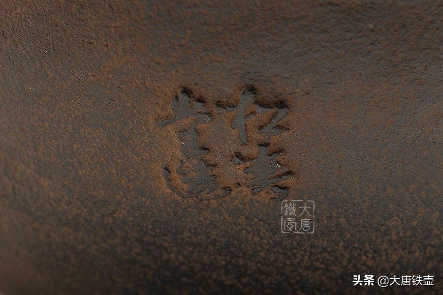 日本砂铁老铁壶鉴别有无涂层 (日本老铁壶怎么养才有光泽)