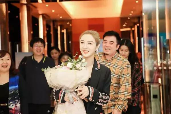 李湘等明星直播带货,李湘淘宝直播带货被网友吐槽太贵