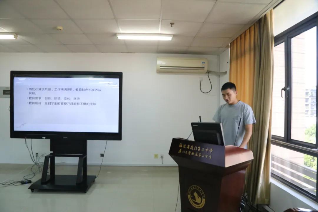 京厦协作促研修专家引领助成长--厦门二中携手华师教育研究院召开首批研究型教师培养对象答辩会