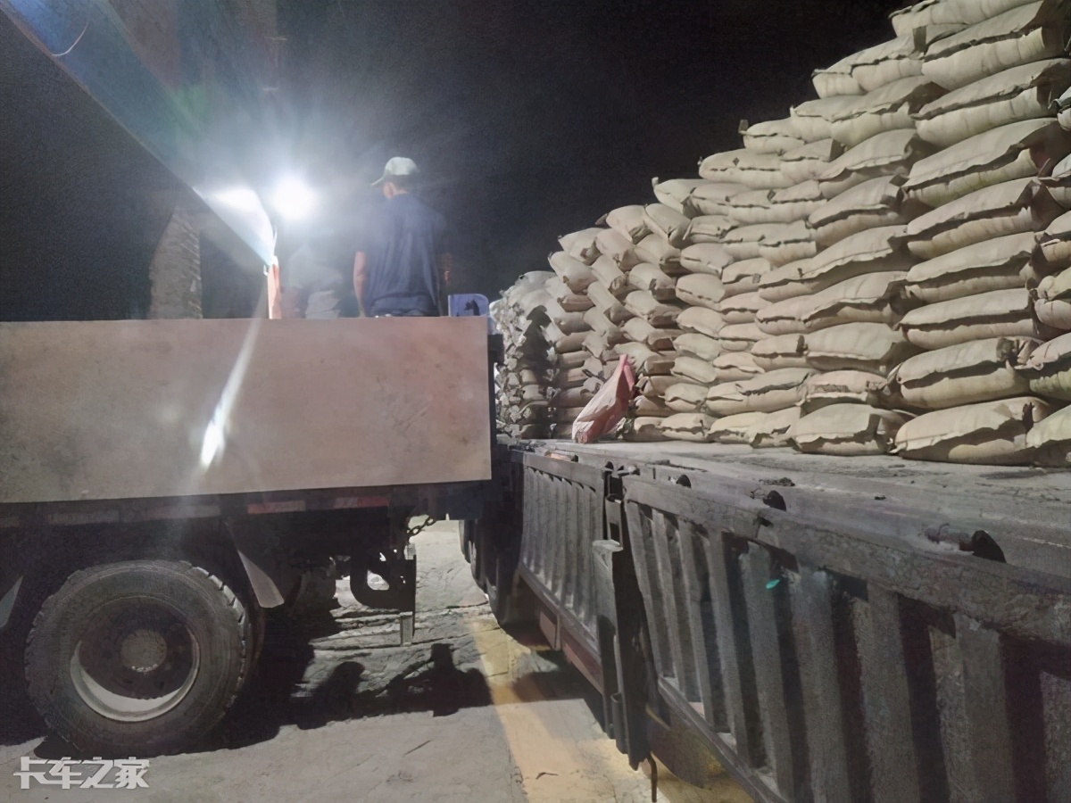 性价比高的单驱牵引车,解放悍v牵引车最新款物流车