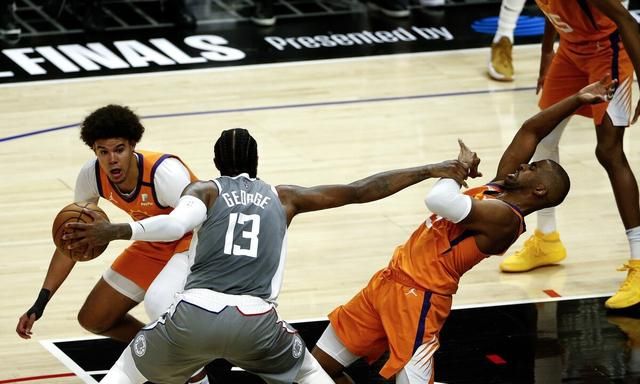 詹姆斯今日高光瞬间,詹姆斯高光时刻回顾