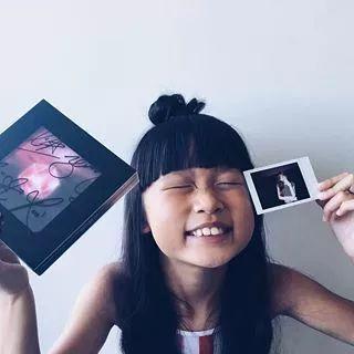 9岁小姑娘滑板视频,9岁滑板女孩