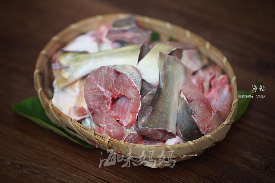 背上长有强毒的海鱼，处理时要小心，先去毒刺再除内脏。