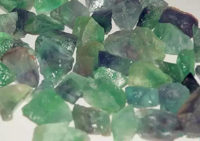 玉石鉴别最简单方法原石,沱江玉石原石的鉴别