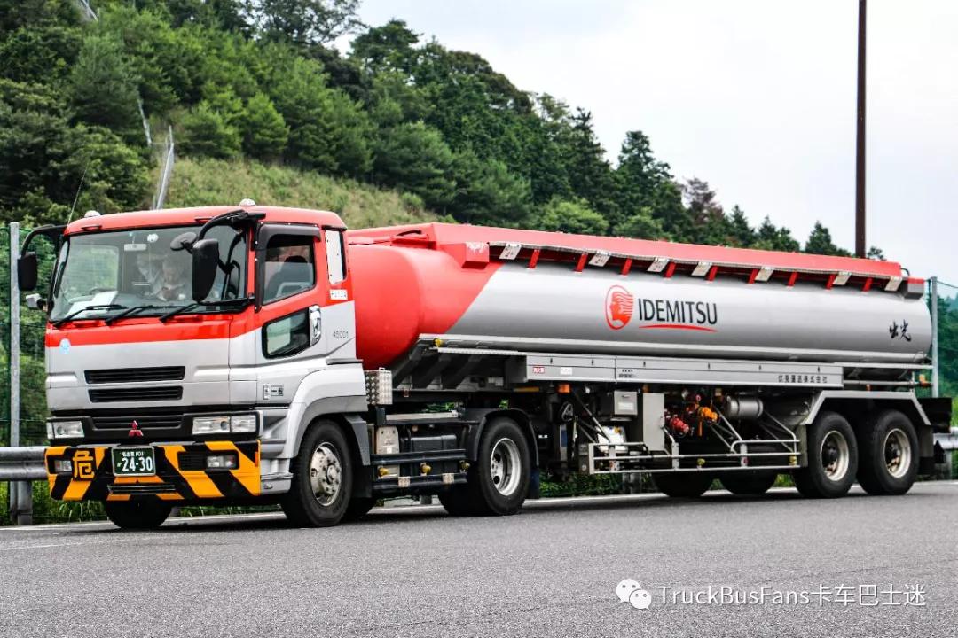 日本高速公路服务区随拍！卡车居然都这么帅