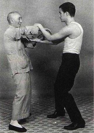 李小龙为什么没有实战视频,李小龙截拳道能不能实战