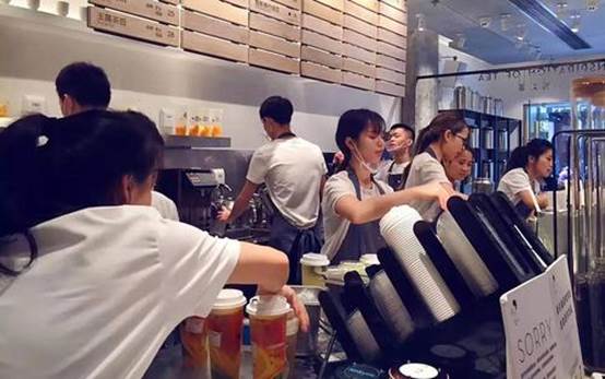 90后小伙卖奶茶创业身价过亿,一个正在创业的90后