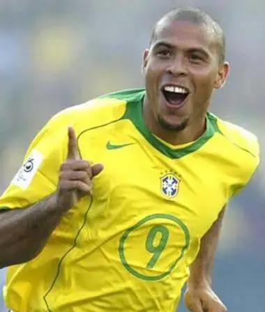 世界足坛目前十大巨星第一名,世界足坛历史十大巨星