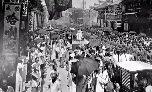 泪崩！1年1张，百年上海，老底子上海人都看哭了！