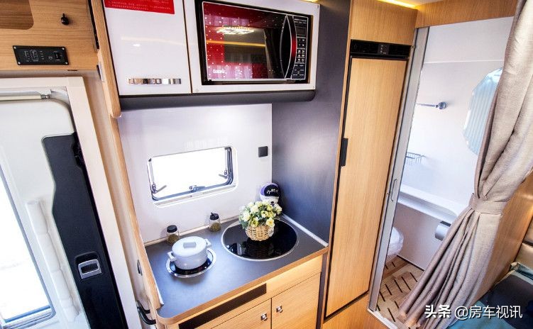 没有额头的皮卡房车,没有额头的背驮房车