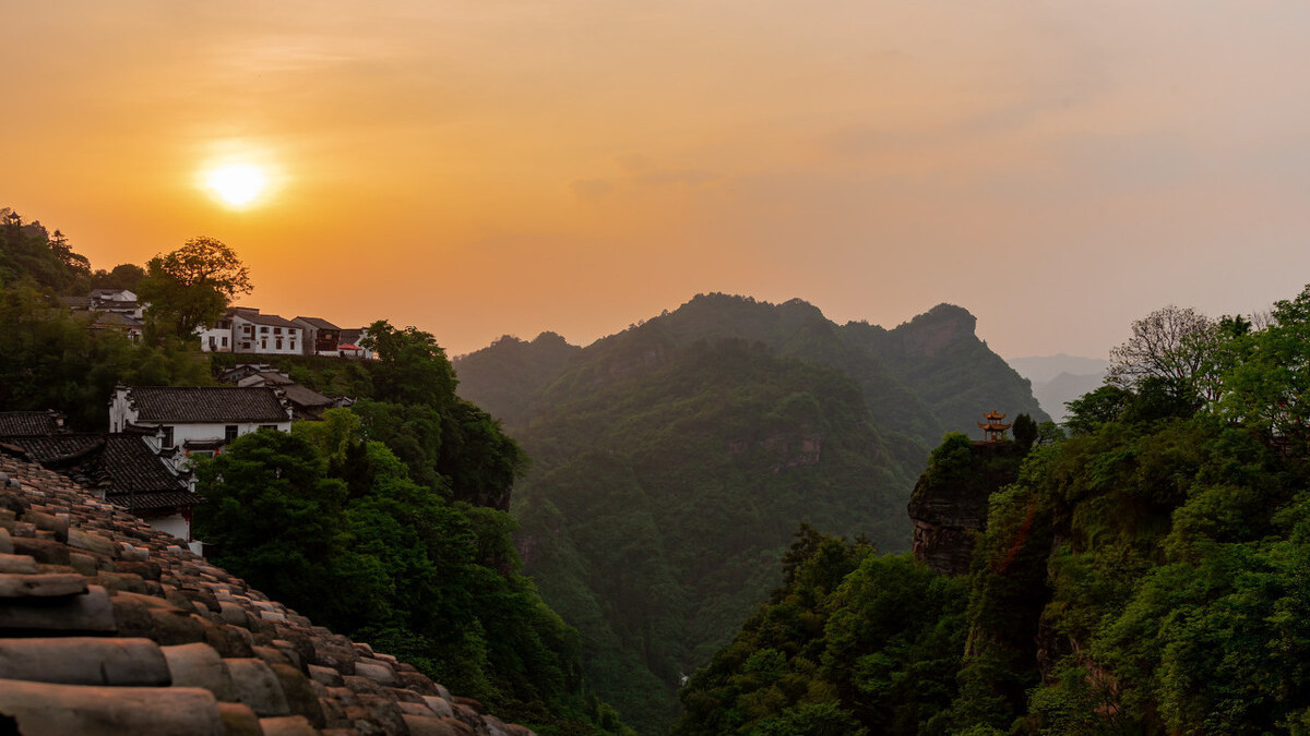 遥羡书窗下，千峰出翠微。读古诗词，品味古人山居之悠然