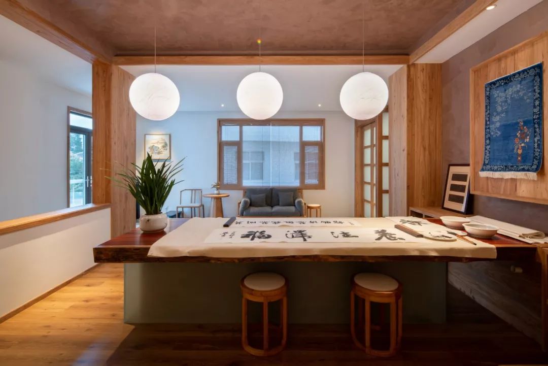 秋日河畔画中小镇，隐于茶园流水，山水间三店新开旅居吃茶慢生活