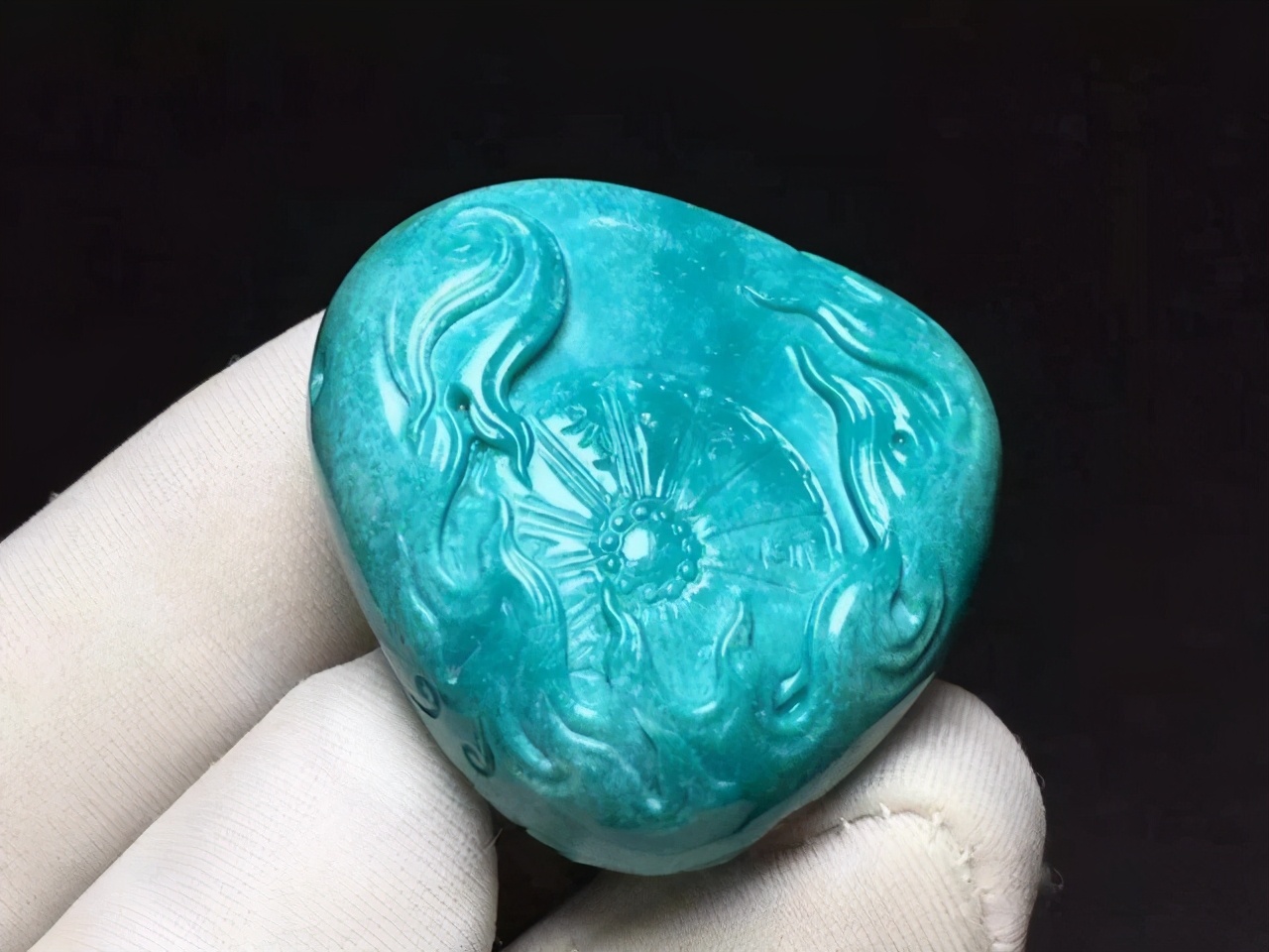 绿松石尴尬期和泛白的区别,绿松石出现白点是什么原因