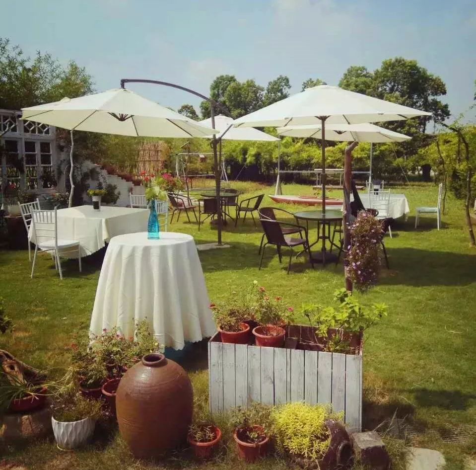 不靠娱乐设施、不接待散客、不主动宣传，这个庄园依然被引爆