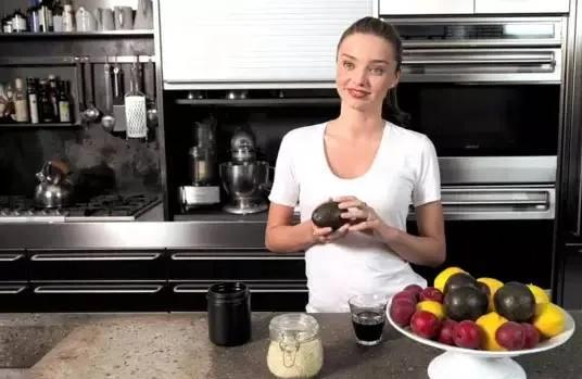 50元一斤草莓被骗,一颗60元白色草莓