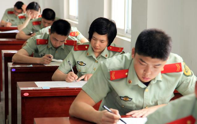 2021年二次入伍直接转军士的条件,大专毕业生当兵转士官算第几期