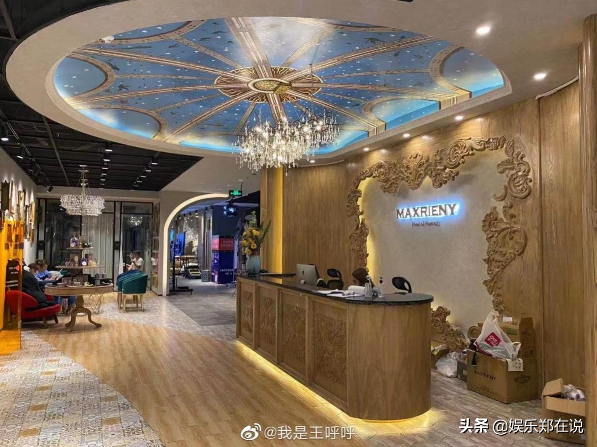 她是天猫服饰一姐,单场直播带货超2000万,粉丝叫她换装狂人