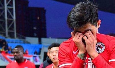 中超球员降薪后一般多少钱,球员工资都1000万难道1亿不正常吗