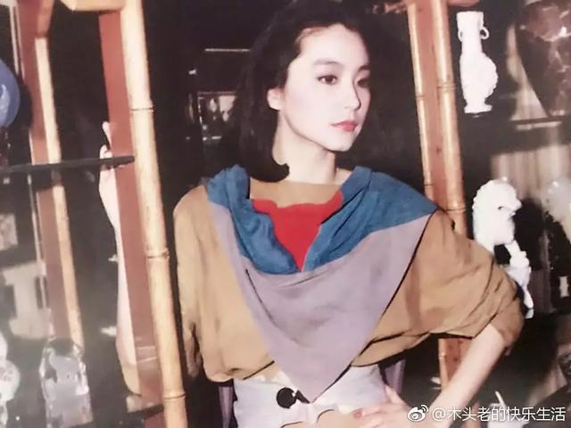 林青霞早年短发照片,林青霞早年穿搭太美了