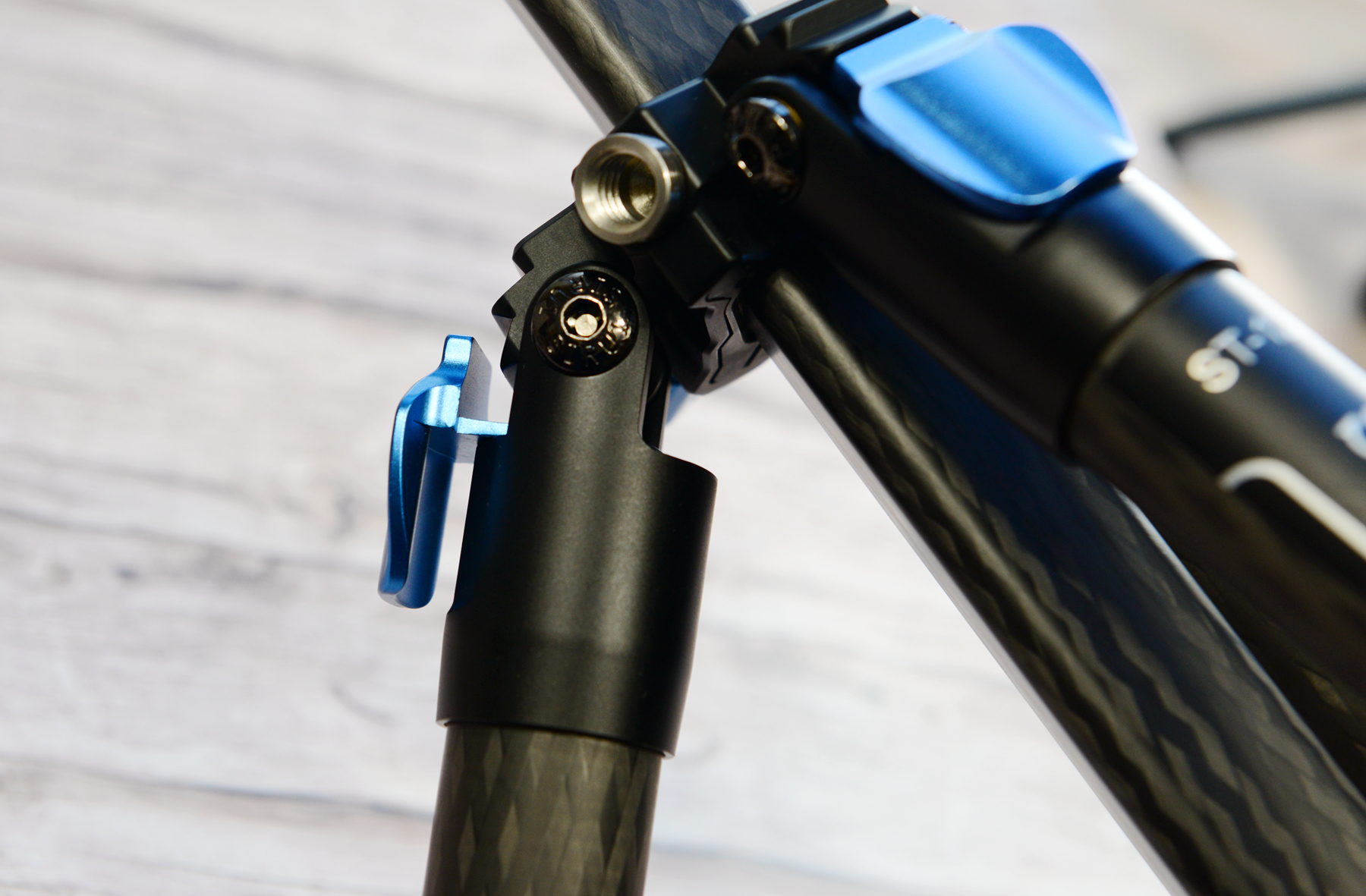 摄影好帮手,思锐便携碳纤维三脚架