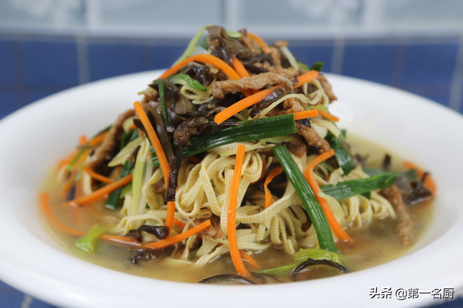 饭店的豆腐皮怎么凉拌的,四川正宗川味水煮麻辣豆腐皮做法