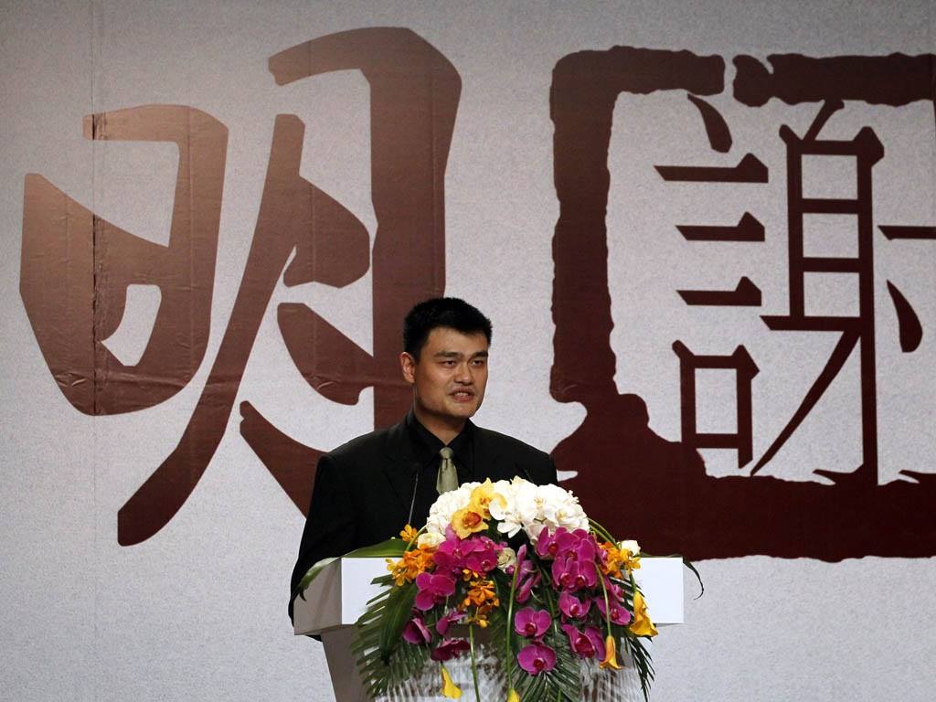 从NBA球员到亚篮联主席，姚明华丽转身的八年