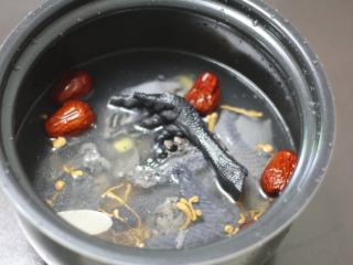 上班累吗,用一个电饭煲,干了这碗乌鸡汤!