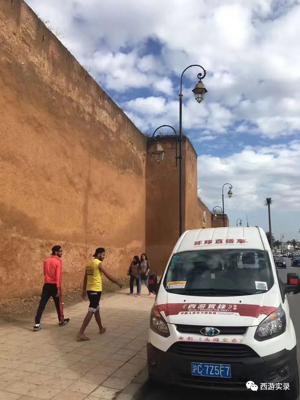 跟三毛同时期的流浪汉,跟着三毛去撒哈拉