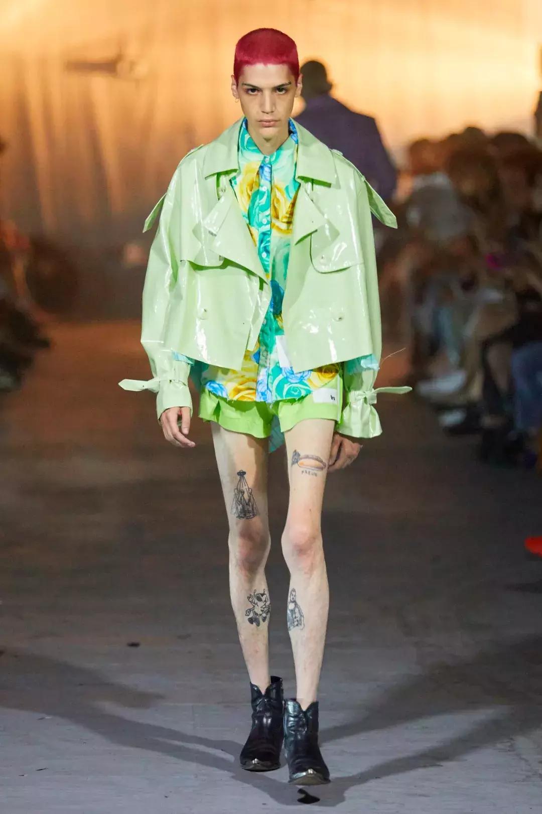 今年爆款皮毛一体女装,高档红色皮毛一体女装新款