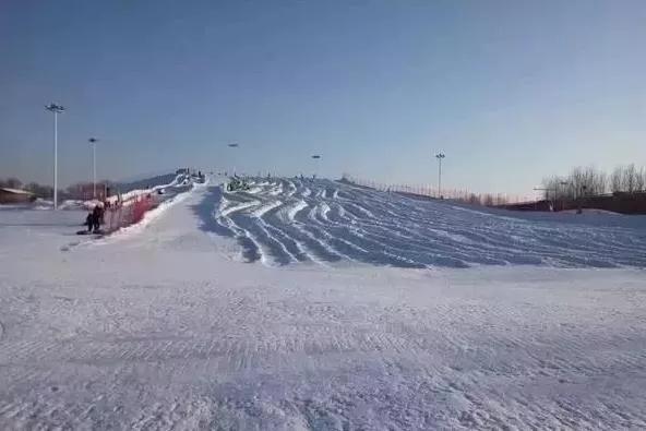 丹东玩冰雪地方,丹东北黄海温泉小镇攻略