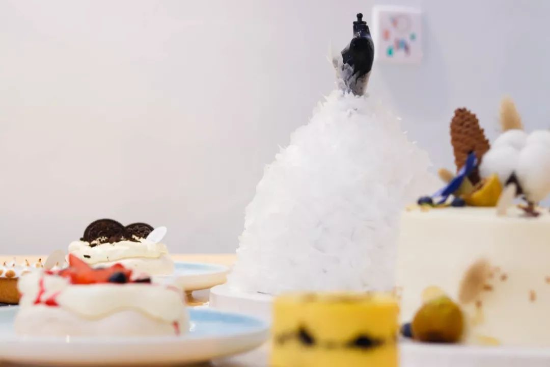 圆每个妹剂C的公主梦，这家店现在婚纱免费试，饮品+蛋糕请你食