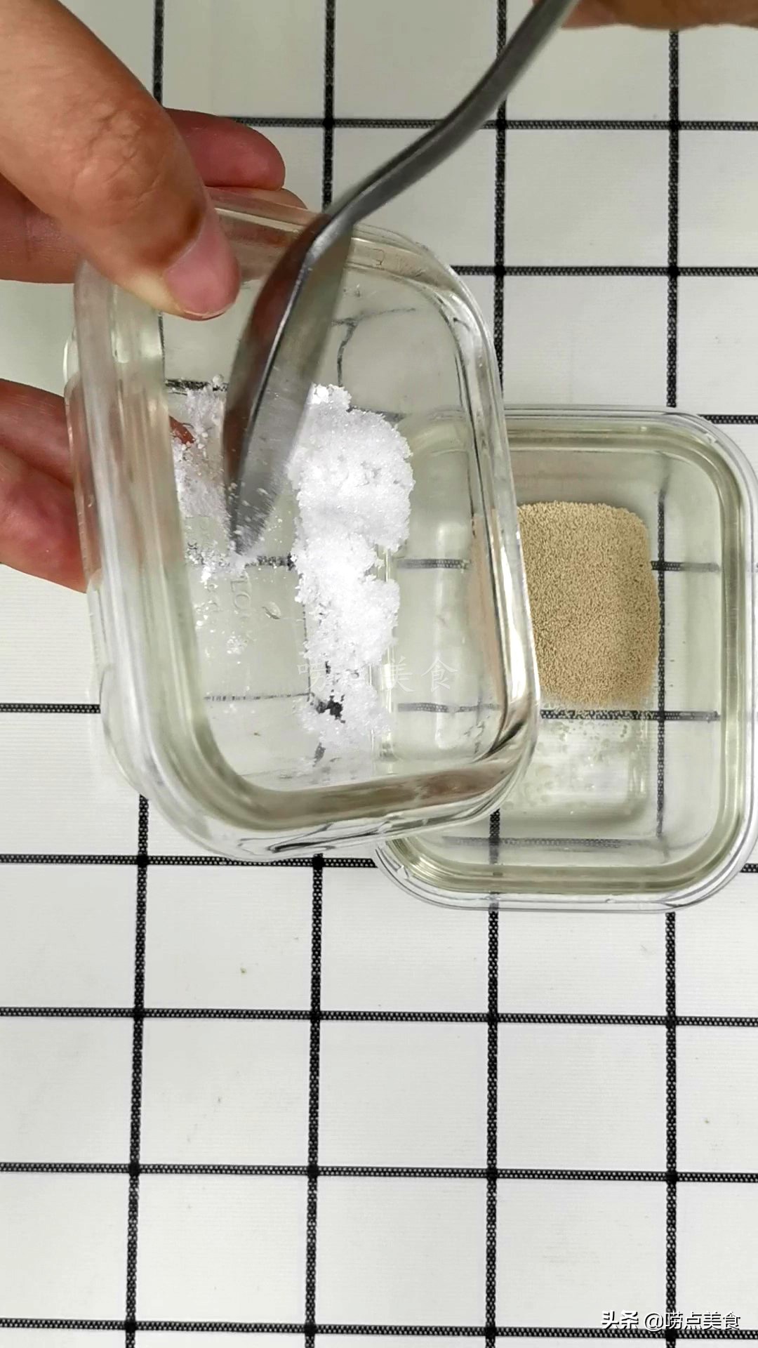 舌尖导演陈晓卿小龙虾,舌尖上的水煎包做法