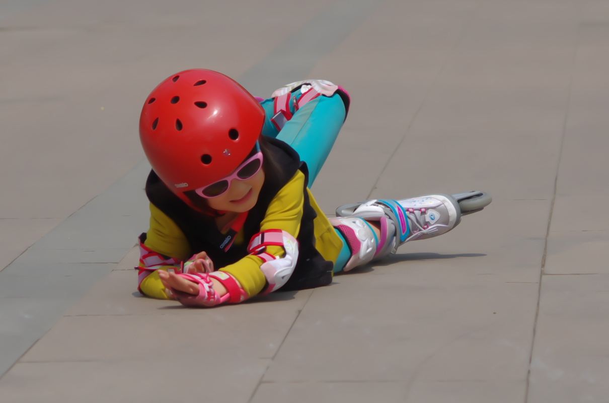 儿童过早学轮滑的危害,轮滑运动虽好但不建议儿童过早学