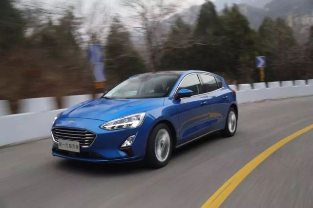 到底什么样的车省油又安全,全新福克斯通过性测试