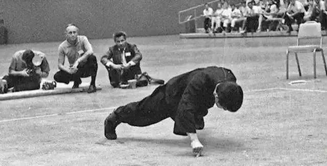 美国人称李小龙功夫之王,李小龙真的不可超越吗