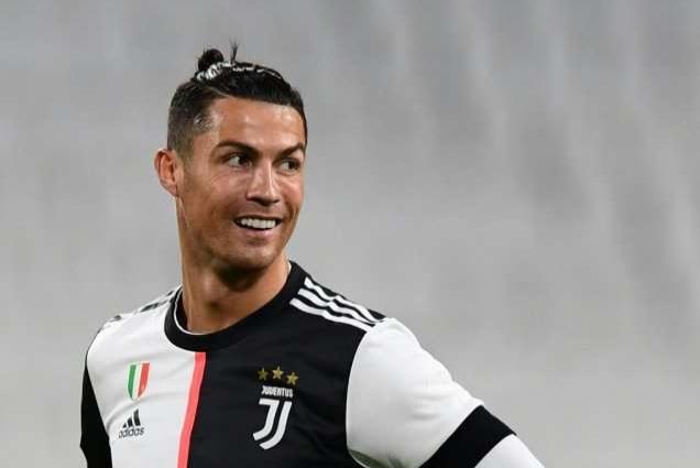 c罗再一次蝉联最佳球员,c罗再破纪录