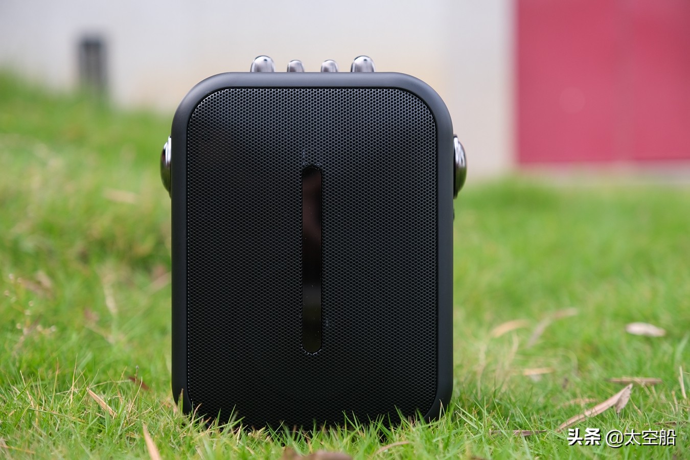 艾特铭客m18和a90哪个好,艾特铭客m18蓝牙k歌音响