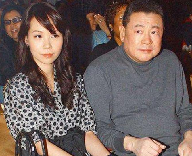 66岁刘銮雄花3亿换肾，37岁妻子为他生三胎，直接送了24套房子