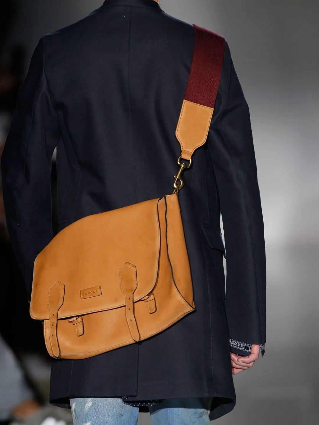 最新款男士手袋,比较常见的男士手袋品牌