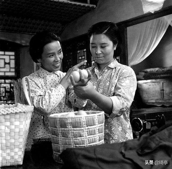 老电影喜盈门片段,喜盈门爷爷化解矛盾