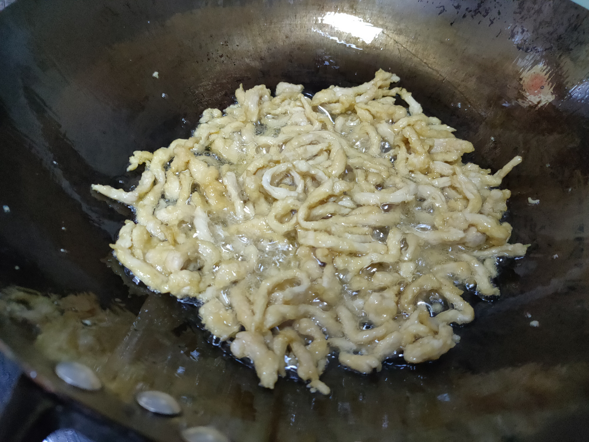 炒肉的技巧怎么才能不粘锅和熟透,炒肉时怎样做肉才不柴