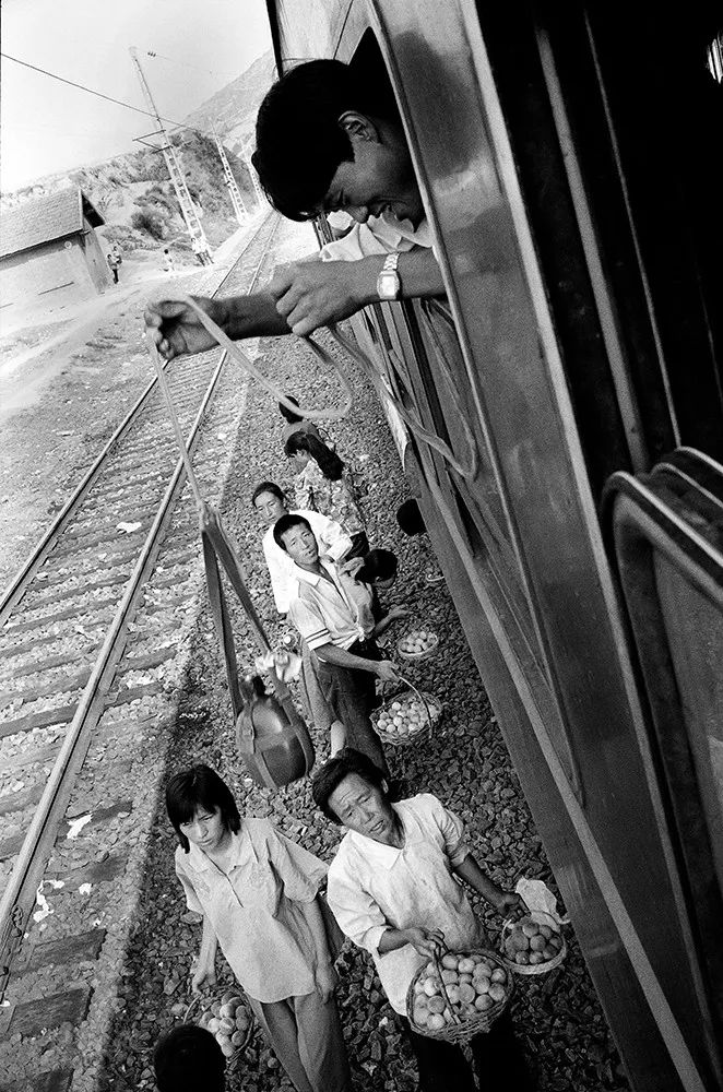 回忆二十几年前坐绿皮车的感觉,坐老式绿皮车是什么感觉